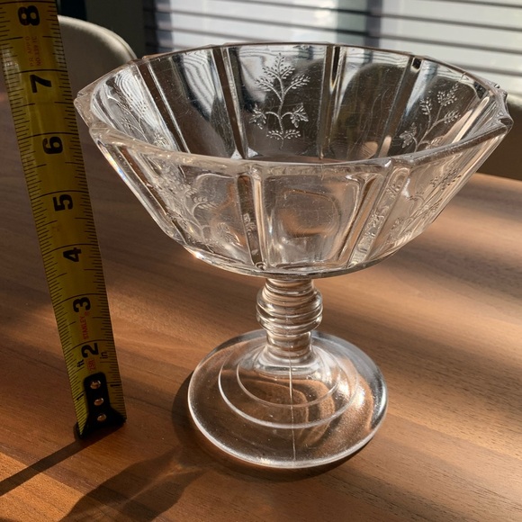 Antique 1885 American Bryce Higbee EAPG pattern glass ‘Sprig’. Pedestal bowl. - Picture 5 of 6